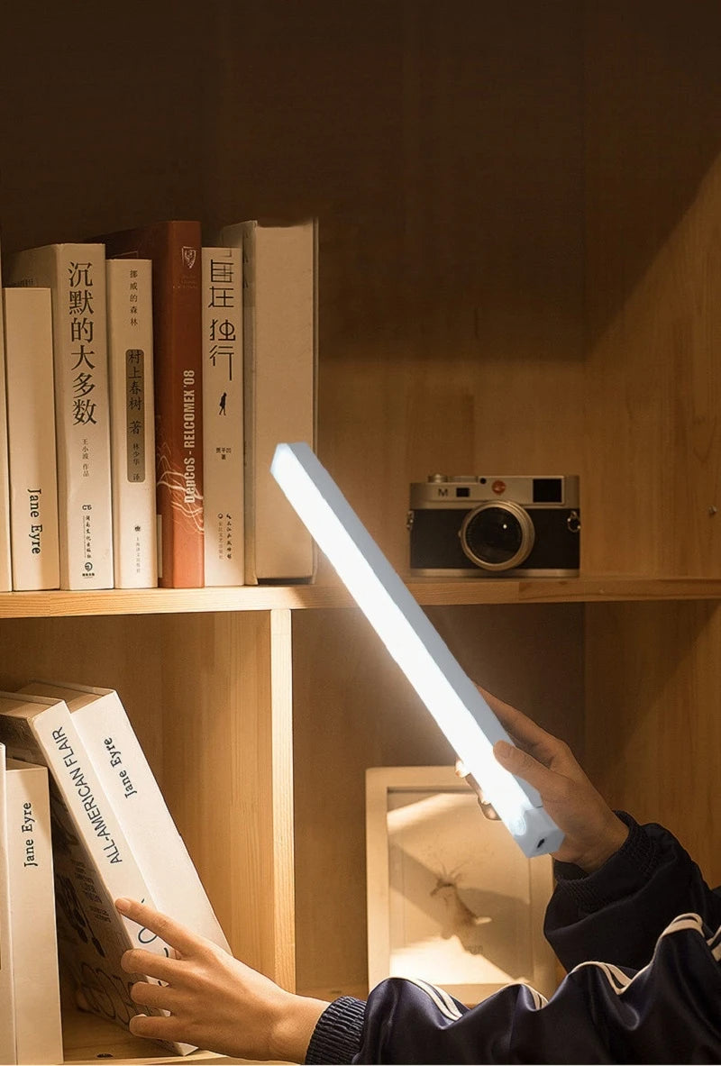Barra de Luz LED con Sensor PIR Recargable USB: Luz Nocturna Regulable y Portátil para Cocina, Armarios y Pasillos