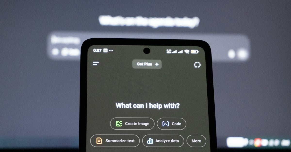 Pantalla de celular con opciones de un asistente de inteligencia artificial